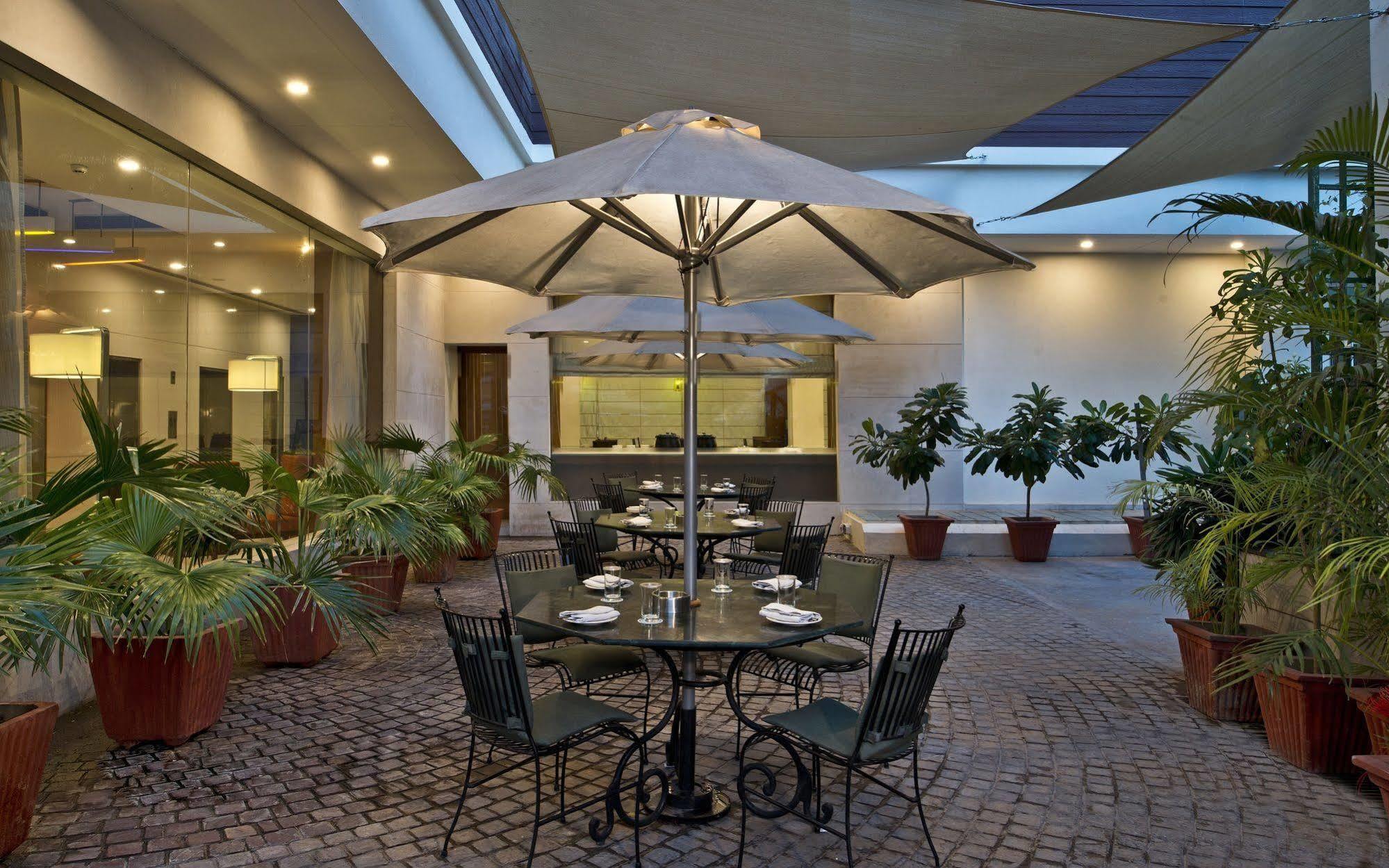 Nirwana Hometel Jaipur- A Sarovar Hotel Exterior foto
